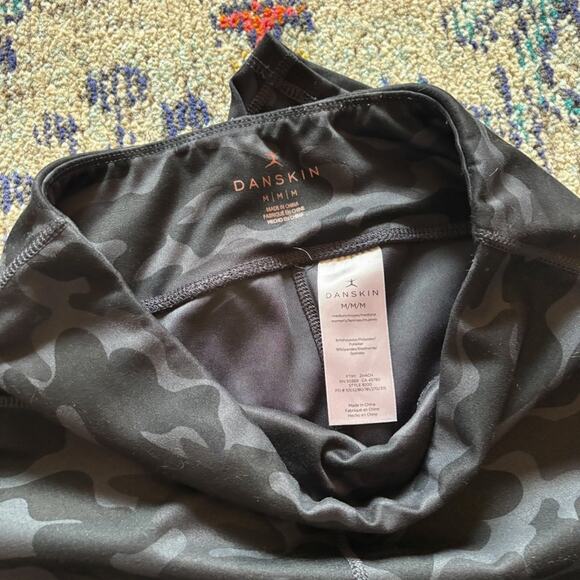 Danskin Black & Gray Camo 7/8 Leggings – Size Medium 🖤 - Picture 5 of 5